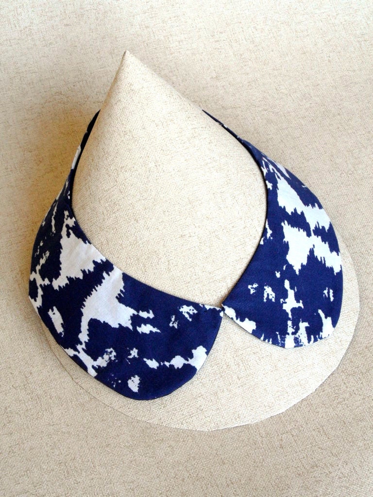 Peter Pan Collar Necklace - Abstract Navy and White