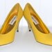 Mustard Yellow High Heel Women's Shoes Pumps Size 6M Cara Leigh Leather NOS