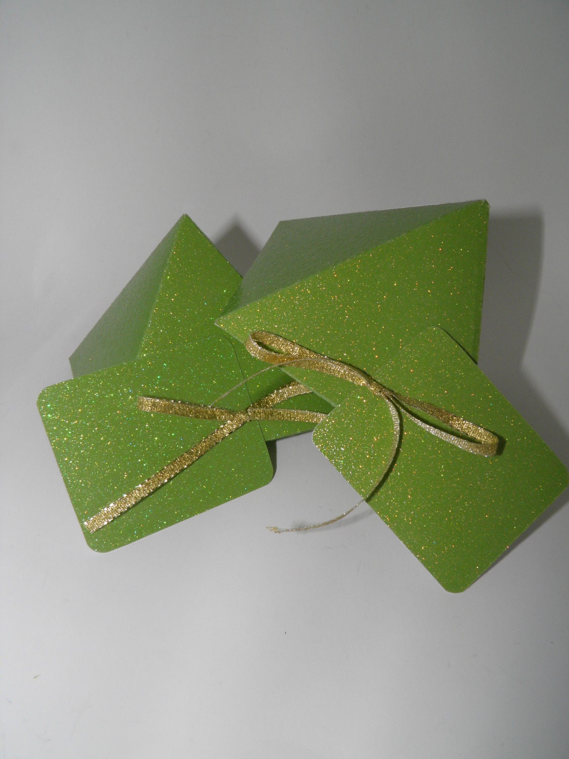 Holiday gift wrap two pyramid box set special offer.