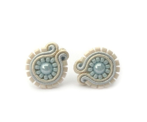 Pale blue stud earrings, beige, bridal, winter, snow, Snowflake - mintESSENCE