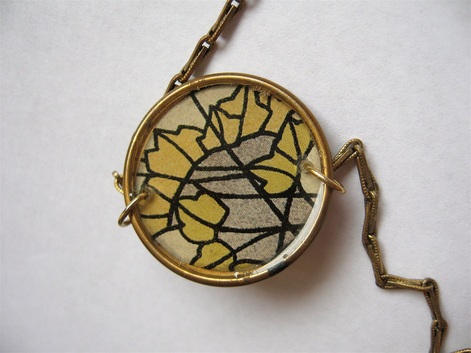 Vintage Pendant Necklace Abstract Floral On Gold Tone Chain