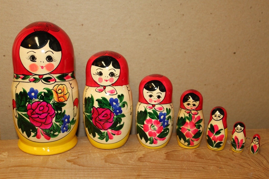 Matryoshka  babushka nesting dolls traditional style set of 7