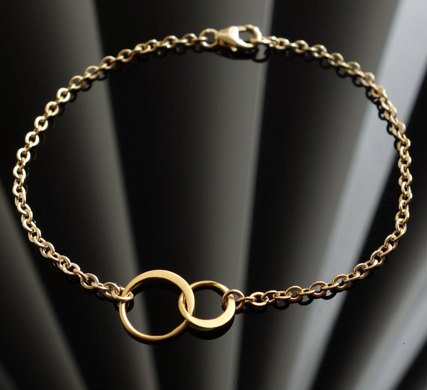 Interlocking Circles Charm Bracelet in Gold, friendship bracelet, bridesmaid gift, wedding,everyday, entwined circles,forever linked, W