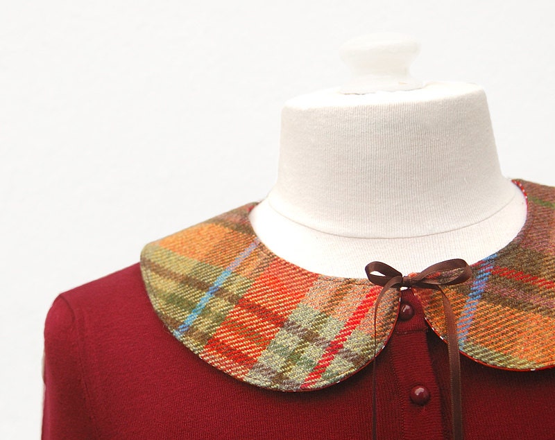 Tartan Peter Pan Collar. Detachable Peter Pan Collar in Orange Rust Plaid Tweed with brown ribbon bow. Burnt Orange. Tweed Peter Pan Collar