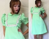 ViNtAgE 60s mod BABYDOLL DRESS mint & white lace floral bib LOLITA c594