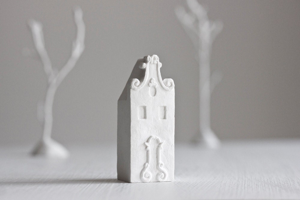 amsterdam architecture - freestanding art object