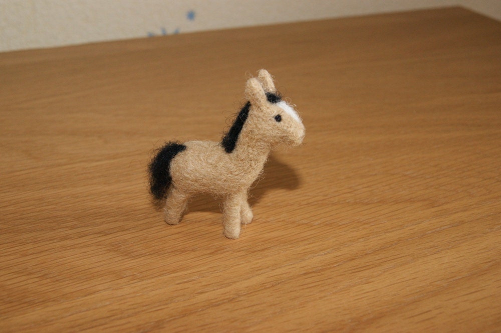 Felted horse, felt toy, needle felted horse, horse toy, natural wool gift, brown horse, horse miniature