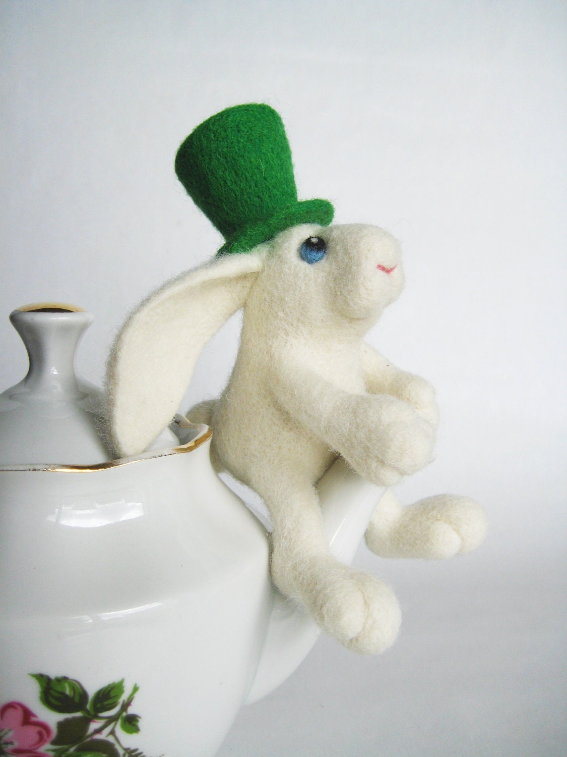 Mad Hat Rabbit Easter table decor Green cilinder Needle felted rabbit sculpture White bunny St.Patric Day decor