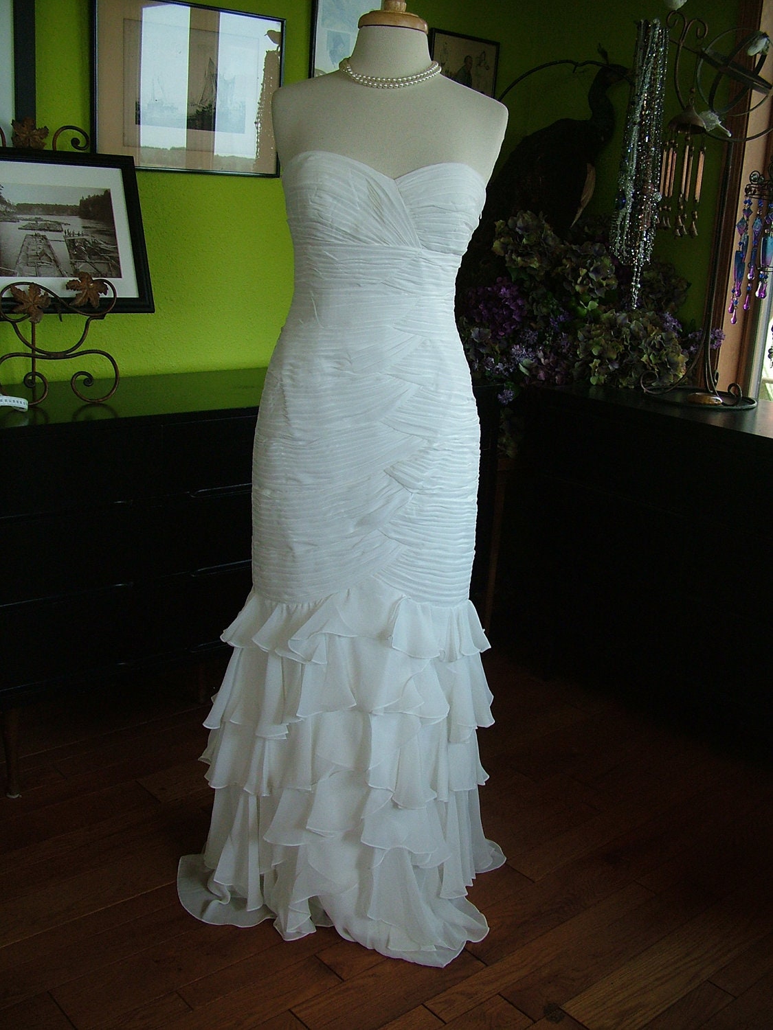 Wedding dress Ivory Ruched ultra fitted Ruffled Strapless Bridal gown