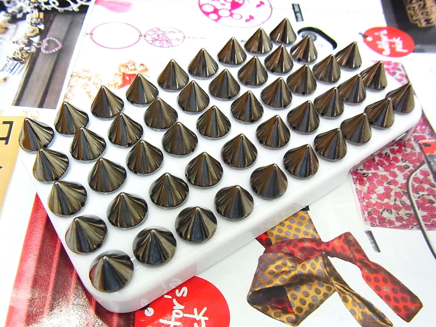 Dark Black Silver Metal Spike Stud White Hard Case Cover For Apple iPhone 4 4G 4S 5P