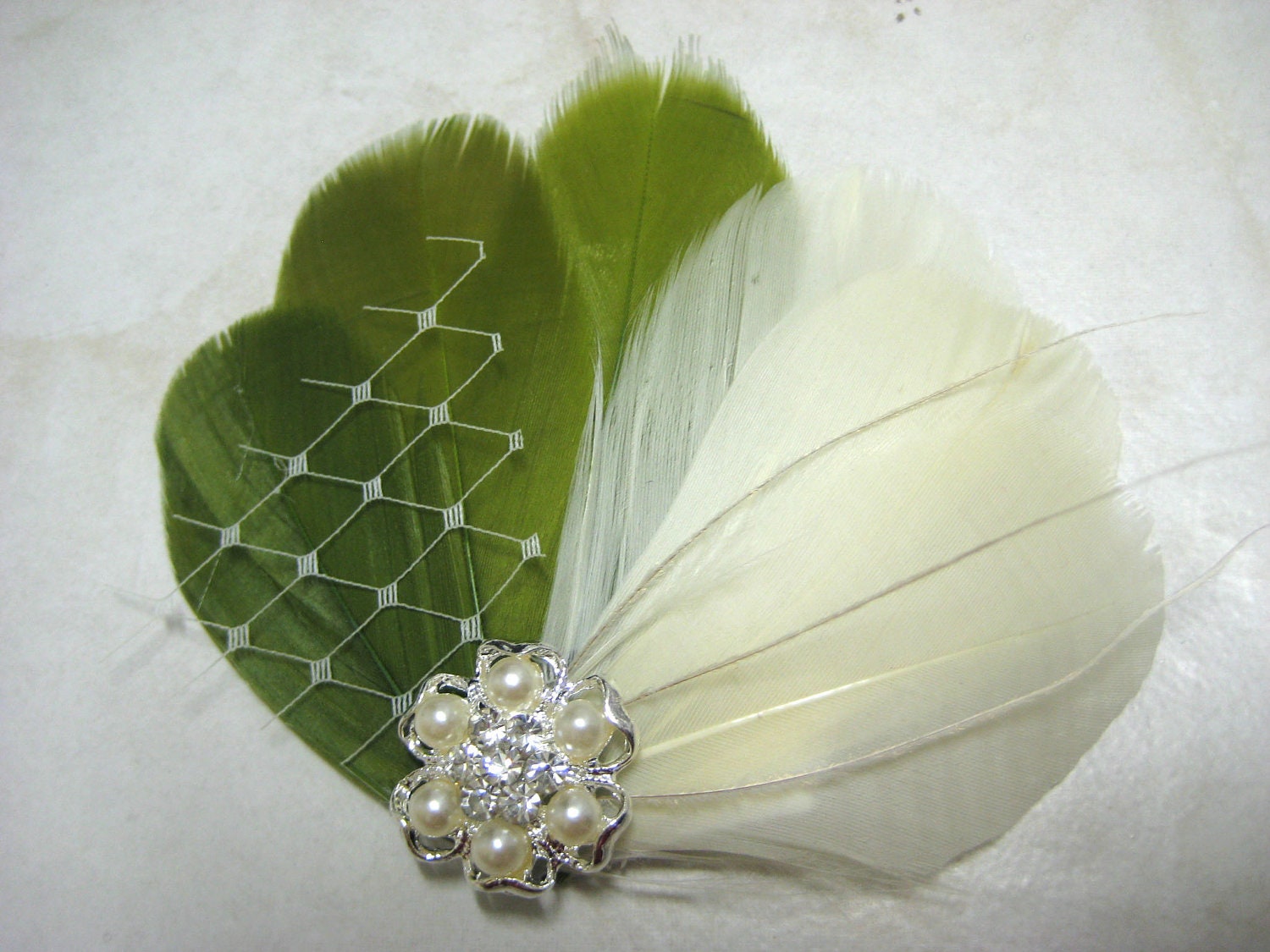 Wedding Bridal Bridesmaid Ivory Olive Green Feather Pearl Rhinestone Jewel Veiling Head Piece Hair Clip Fascinator Accessory