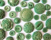 25 Edible Chocolate Buttons: Green Envy