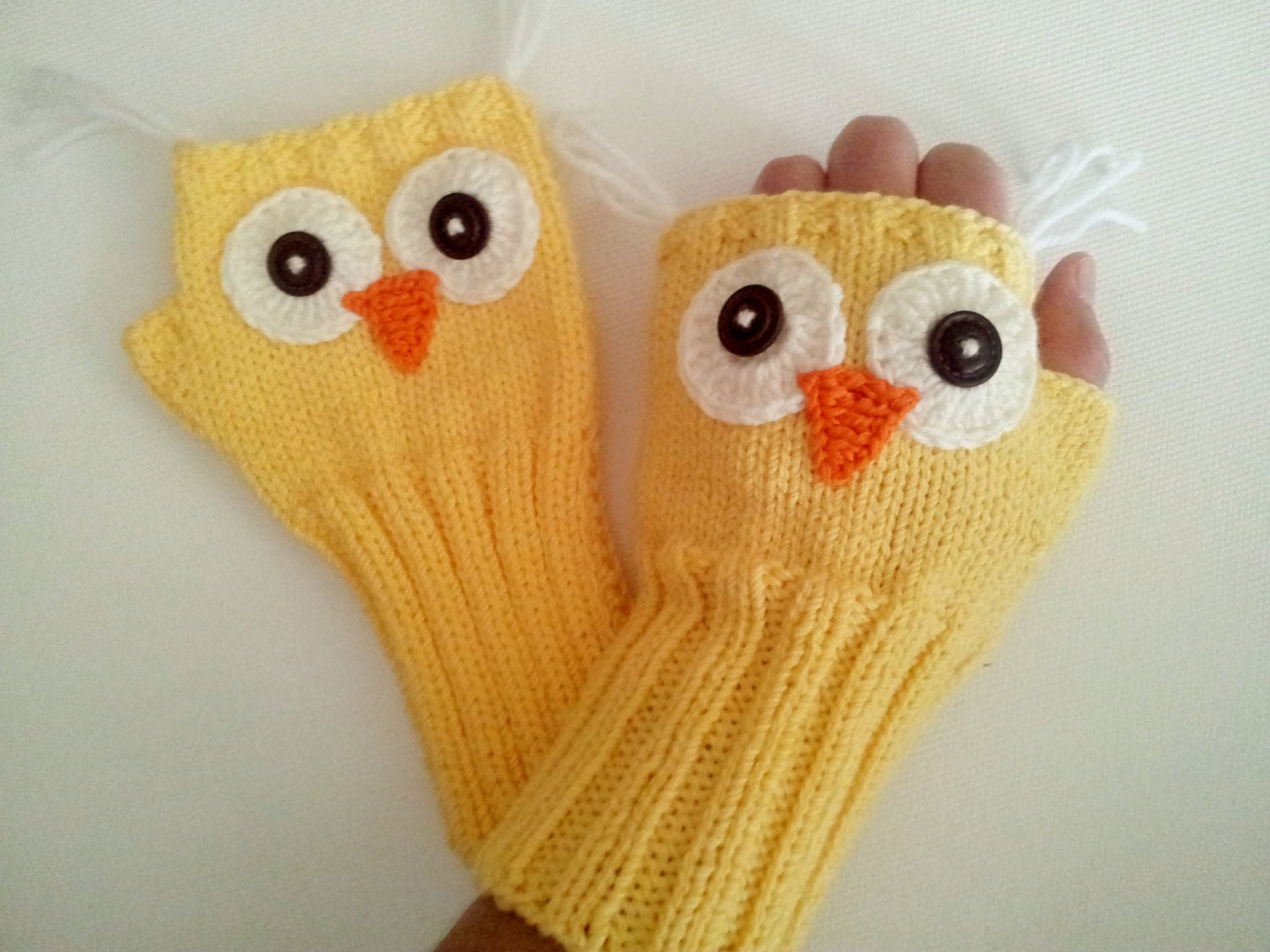 Owl Hand Knit / Fingerless Gloves in Yellow  / Boys And Girls / Winter Fashion 2012- 2013 / Size M - S / FRONT PAGE