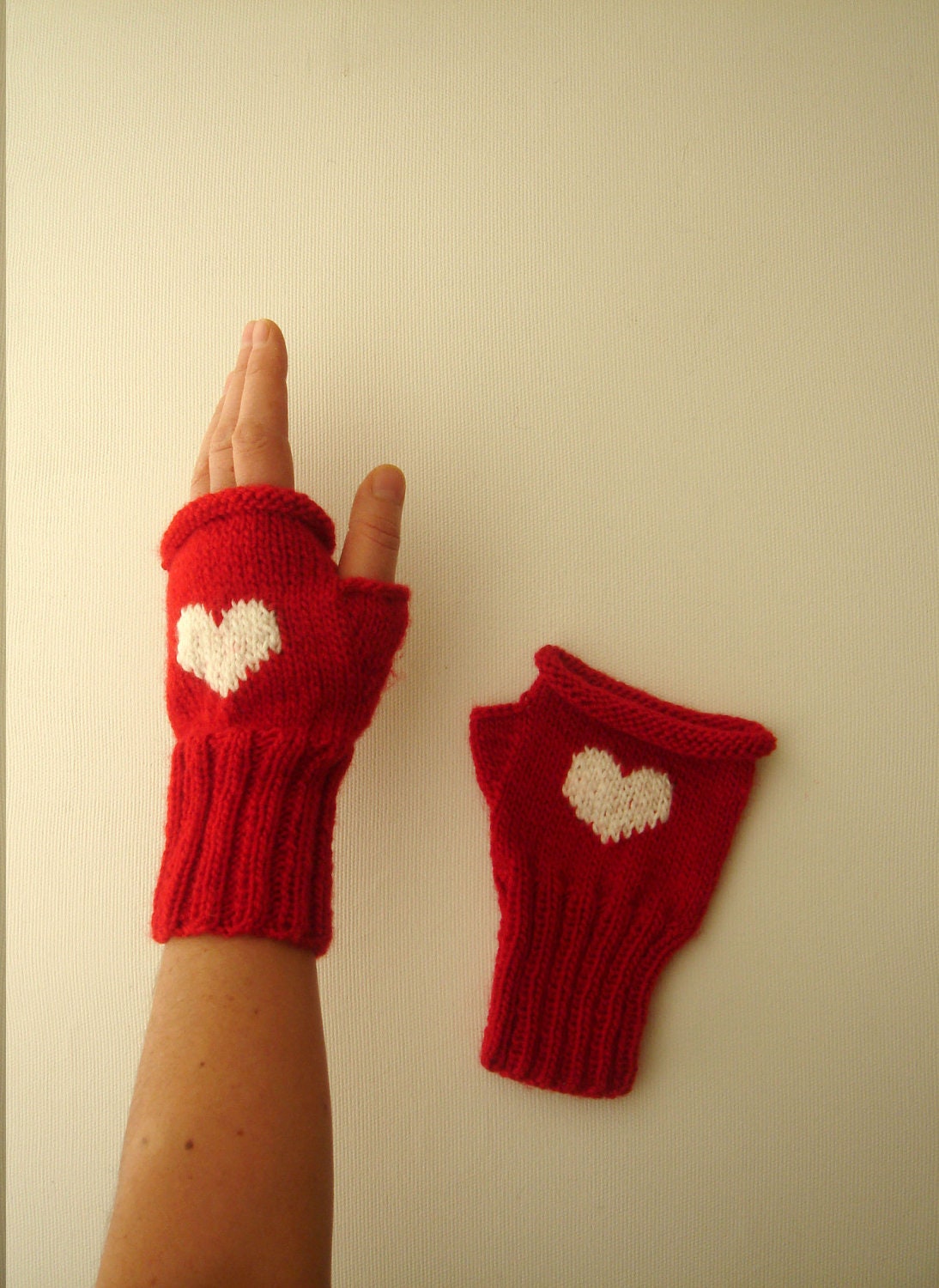 Valentines Day / Knitting Fingerless Gloves. Fashion 2013. Girls Women. . Love. Red. Heart. Winter collection. Etsyxo