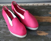 Pink dock shoes...spring, summer shoes.  light weight, vintage, like new...retro...1980...size 7