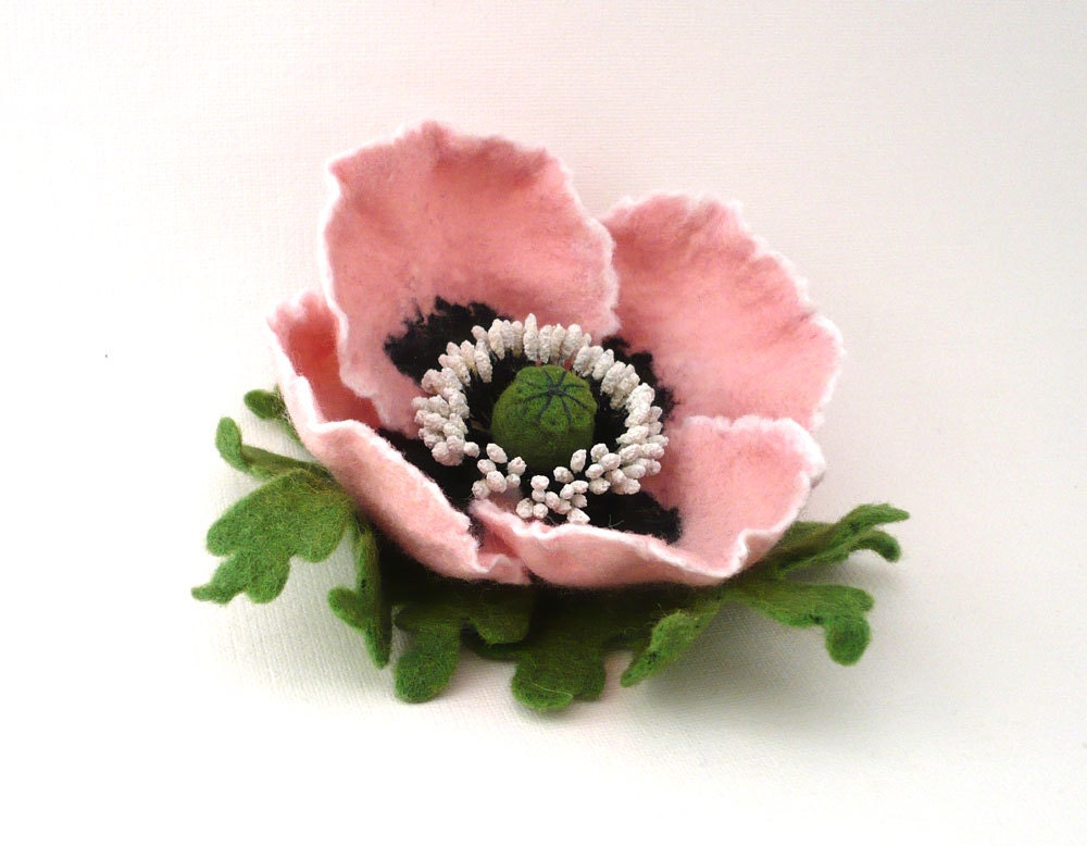 Felt brooch pale pink Poppy with green leaves