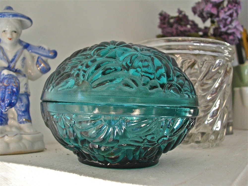 French vintage Nice glass jewelry box green, candy box