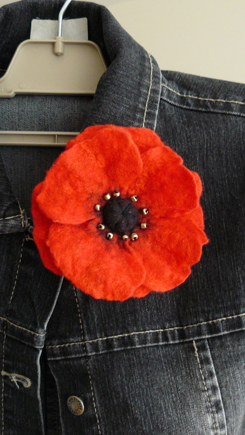 Memorial Day Poppy. Red Poppy. Felted wool flower brooch pin corsage flower felt poppy, scarlet red and black. Hair clip and brooch.