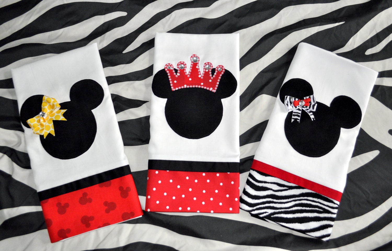 Disney Characters Autograph Souvenir - Minnie /Mickey Mouse Boutique Style Pillowcase