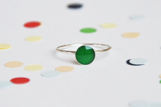 Confetti ring green 'you only need one confetti to remember the party...' sterling silver