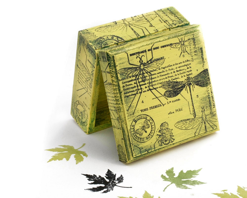 Boxes, Green Dragonfly Natural History, Green Wooden Box,  Jewelry box , distressed box  Dimensions - 3 1/2 x 3 1/2 x 2 " - 9 x 9 x4,5 cm - MyHouseOfDreams