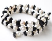 pearl black onyx bangle bracelet - ivory white freshwater pearl & black onyx gemstone chips cuff coil