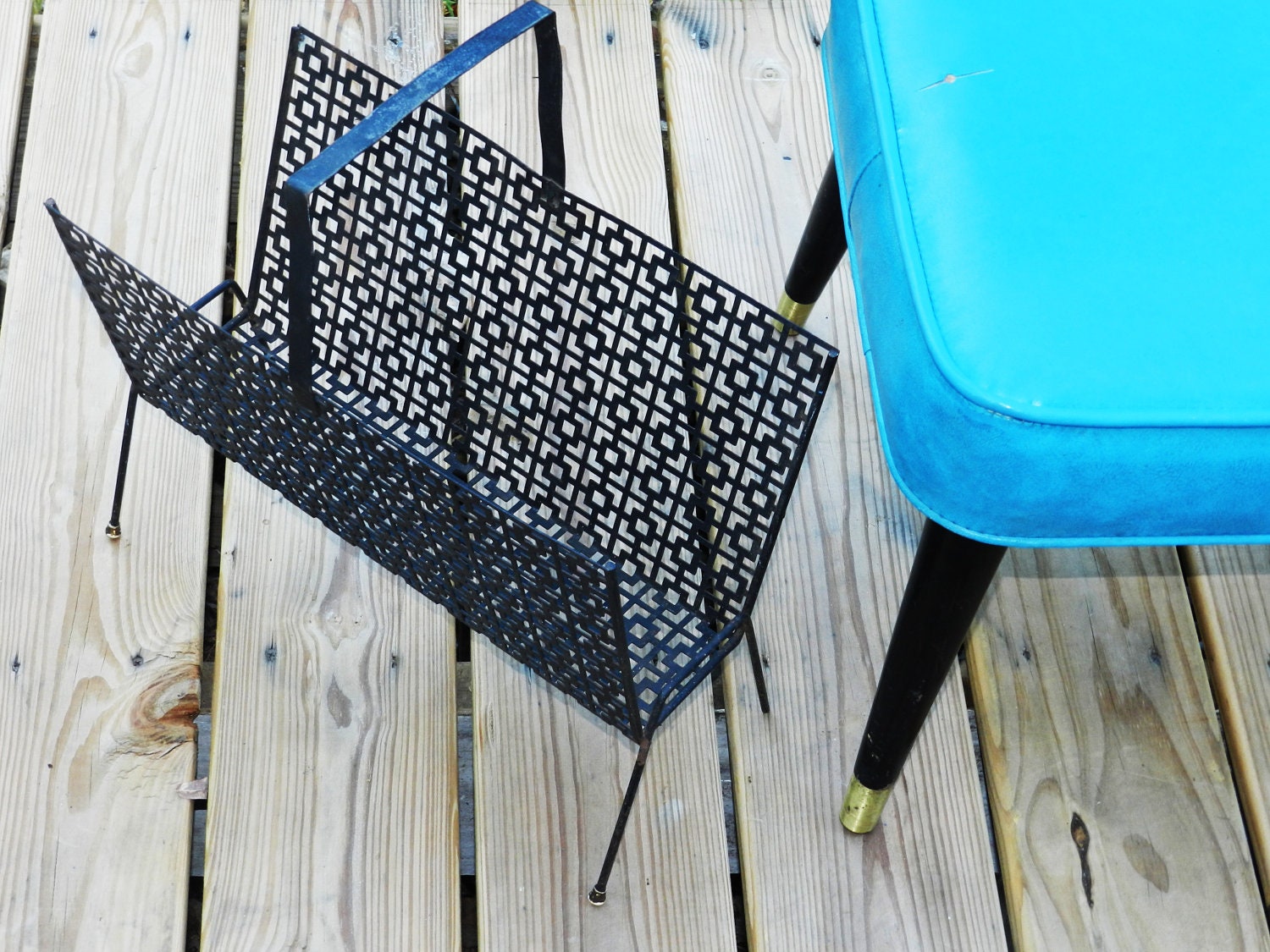 Vintage Mid Century Atomic Retro Metal Magazine Rack