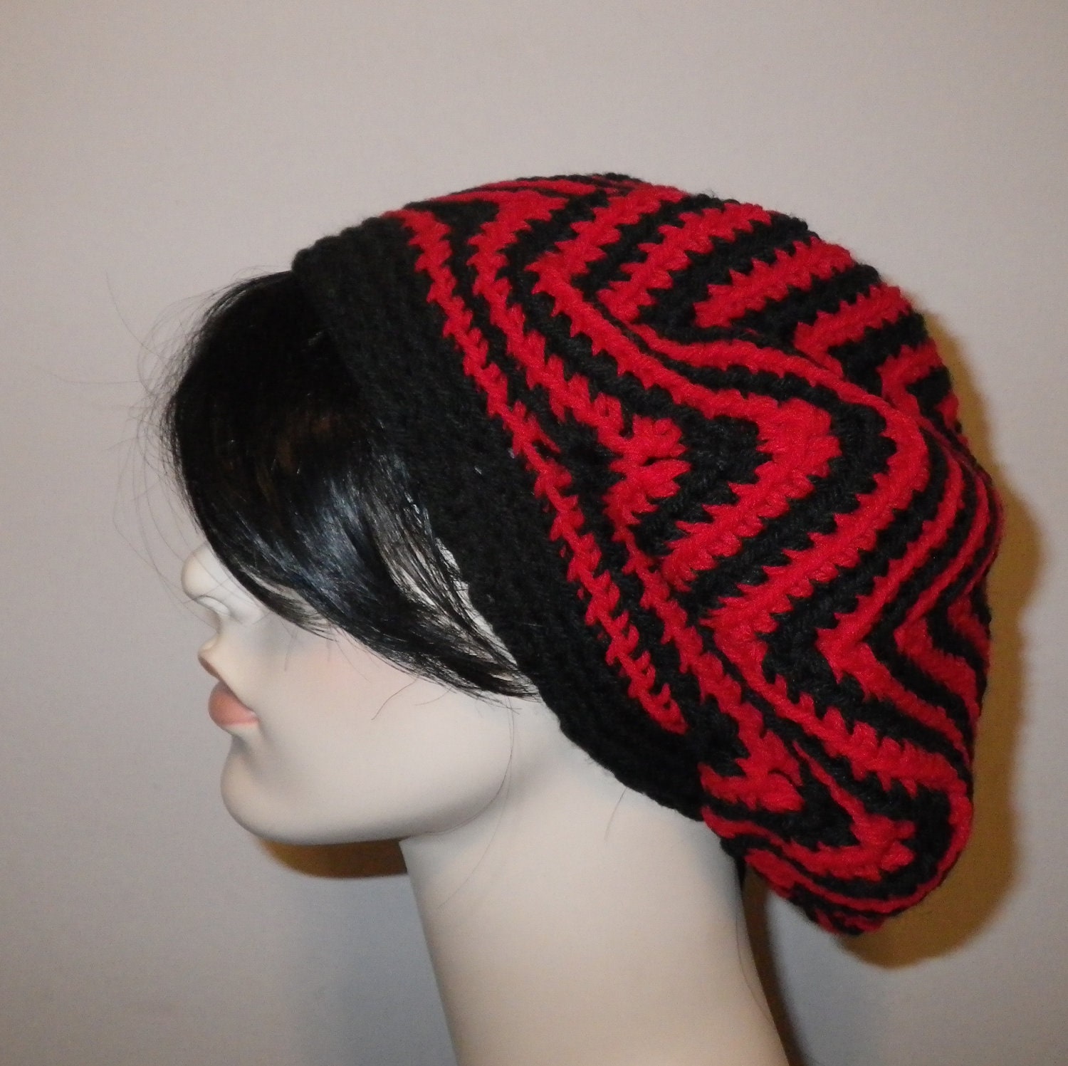 Starburst Ripple Crochet Tam Beret Dreadlock Hat - Black/Red