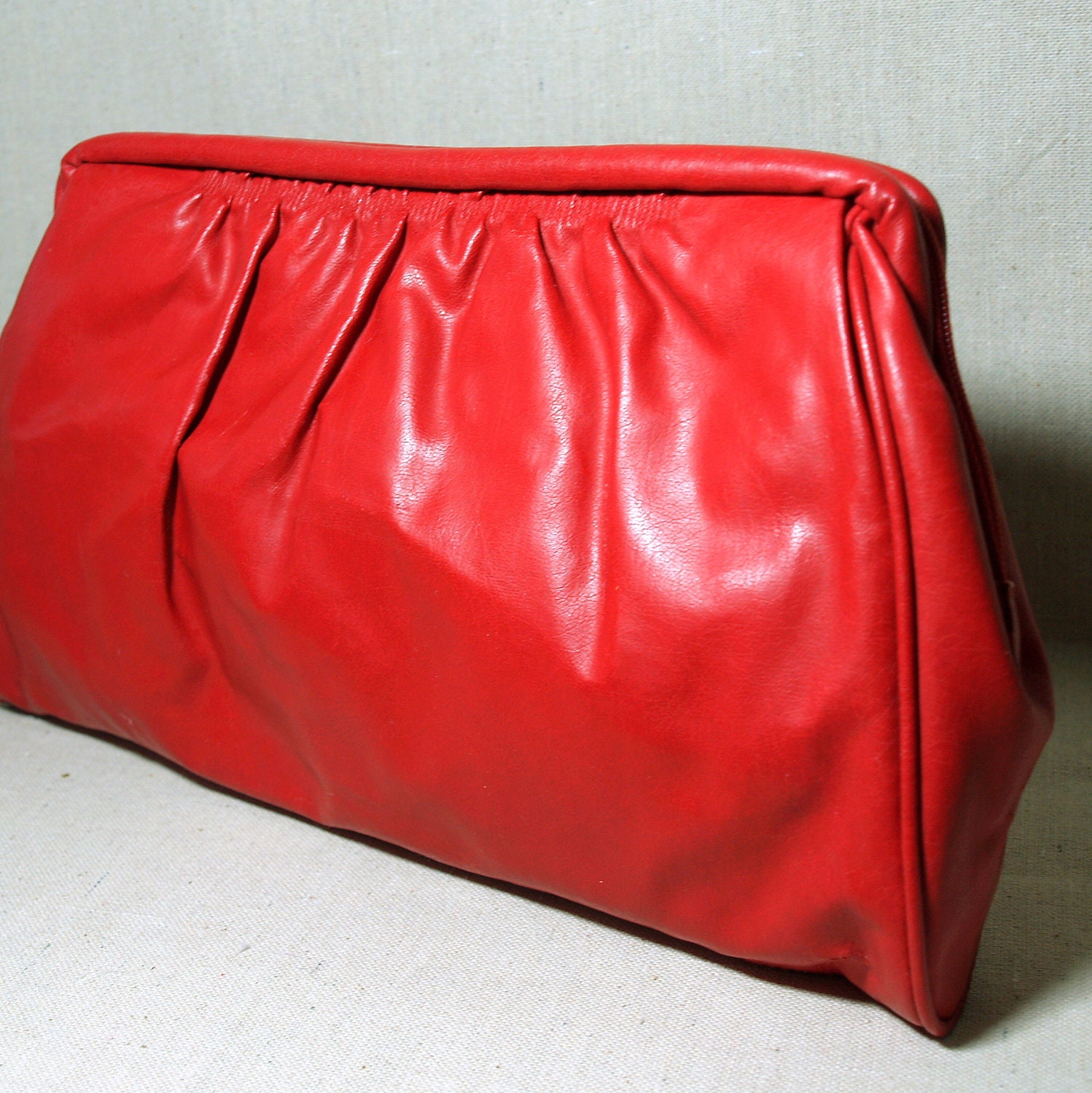 LARGE RED CLUTCH Purse Vintage 80's Pleated Clutch Handbag Faux Bright Leather Bag by Sarne Taiwan Removable Wristlet Strap