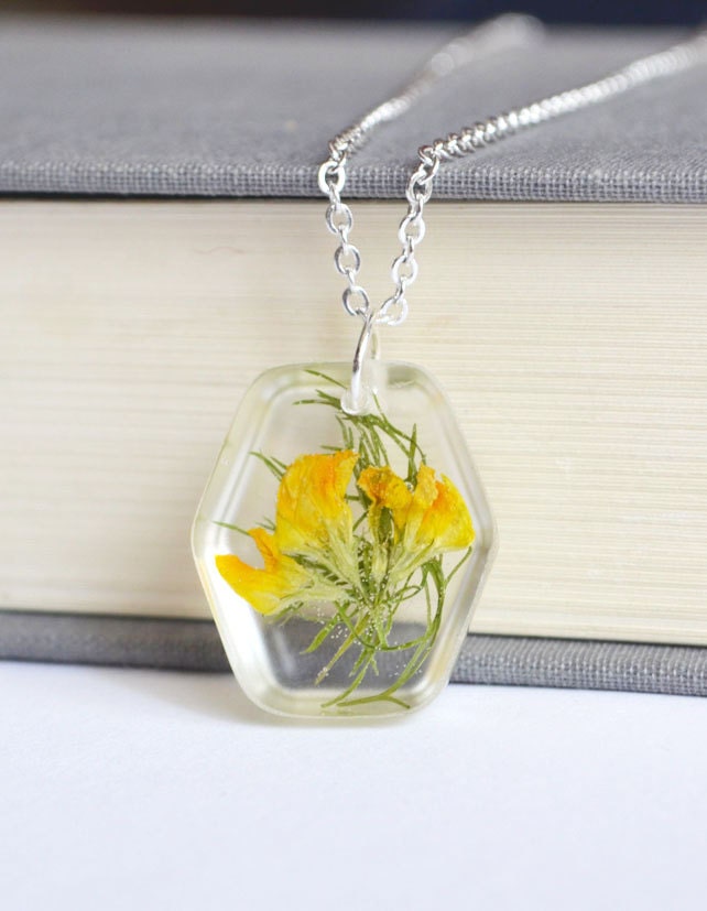 Pressed Botanical Jewelry. Yellow Wild Flower in Resin. Real Flower Jewelry. Pressed Flower Necklace
