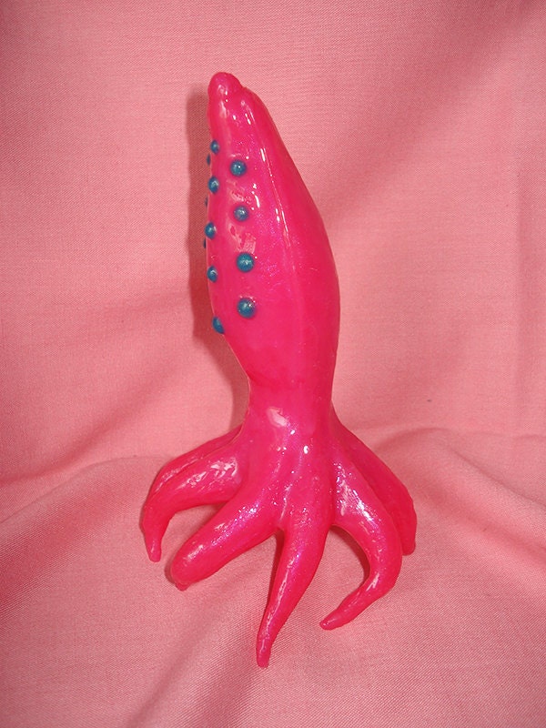 Ghatan - Hot pink with blue eyes