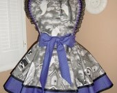 Cute Glitter Ghosts Print Womans Retro Apron With Tiered Skirt and Heart Shaped Bib