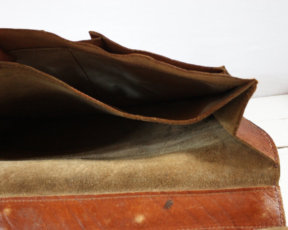 SHABBY but chic vintage french real leather SCHOOLBAG - BRIEFCASE with great patina