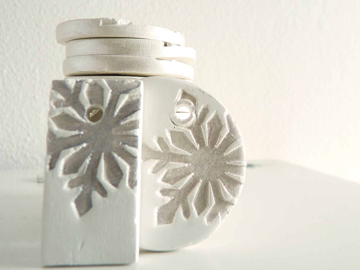 Modern snowflake ornaments-Set of 5, white ceramic, pearl painted.