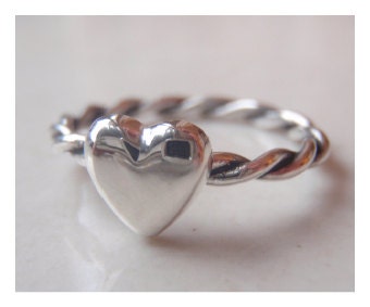 Satin Twisted Heart Ring - Sterling Silver (925)