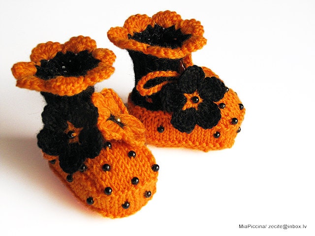Baby halloween booties ,knitted baby girls shoes, halloween costume ,toddler shoes, orange baby halloween handmade / size 0-3 M