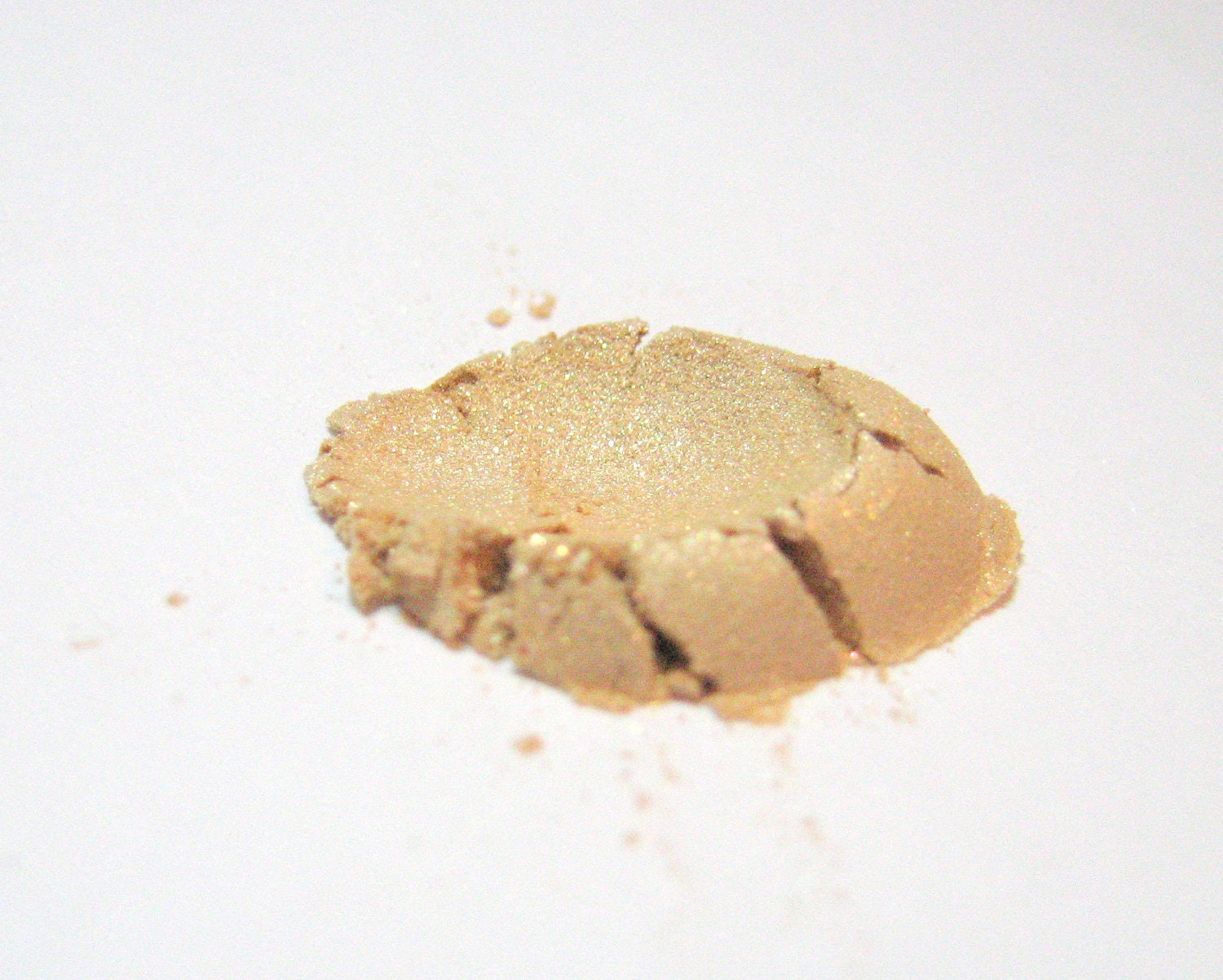 Mineral Sparkling Finishing Powder Highlighter in HALO sheer golden shimmer and sparkle Home & Garden