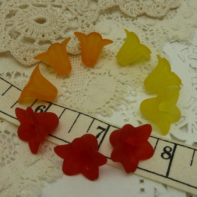 9 tumpet flower lucite flower beads in 3 orange 3 red  3 yellow size 12 mm long 17 mm wide