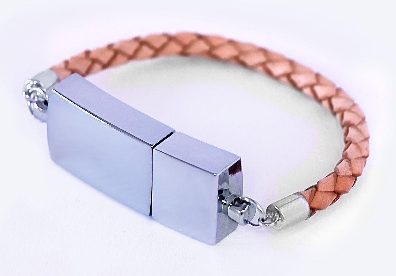 Unique Scandinavian design  - Leather USB Bracelet