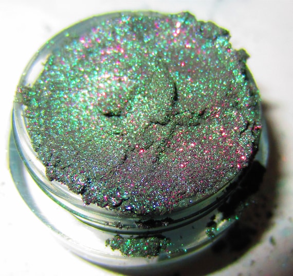 20% OFF CHRISTMAS SALE Dragon Scale Emerald Green Purple Glitter Natural Mineral Eyeshadow Mica Pigment 3 Grams Lumikki Cosmetics - lumikkicosmetics