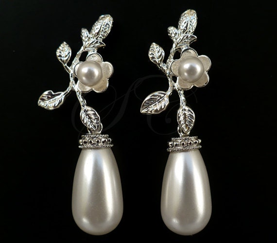 Bridal pearl earrings / bridesmaid earrings - Crystal White Swarovski pearls, elegant floral silver plated posts FREE SHIPPING