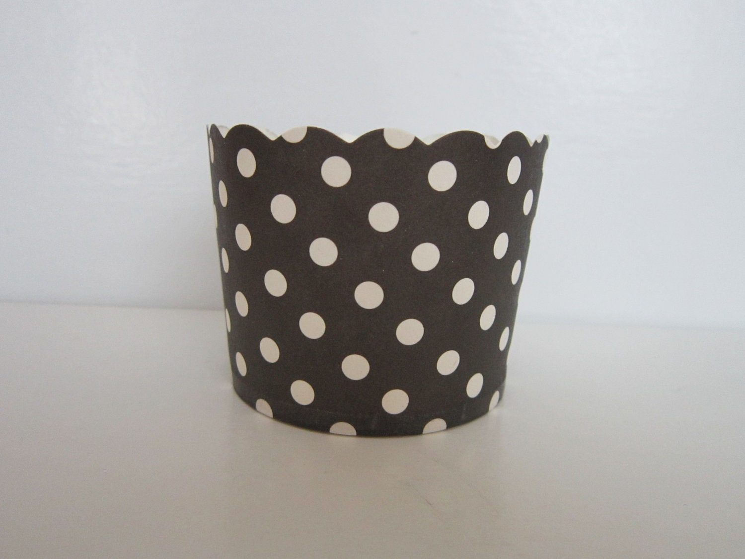 24 Black with White Dot Scalloped Portion Nut Favor Baking Cup Il_570xn
