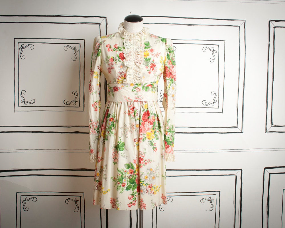 70s crochet lace & floral bouquet dress