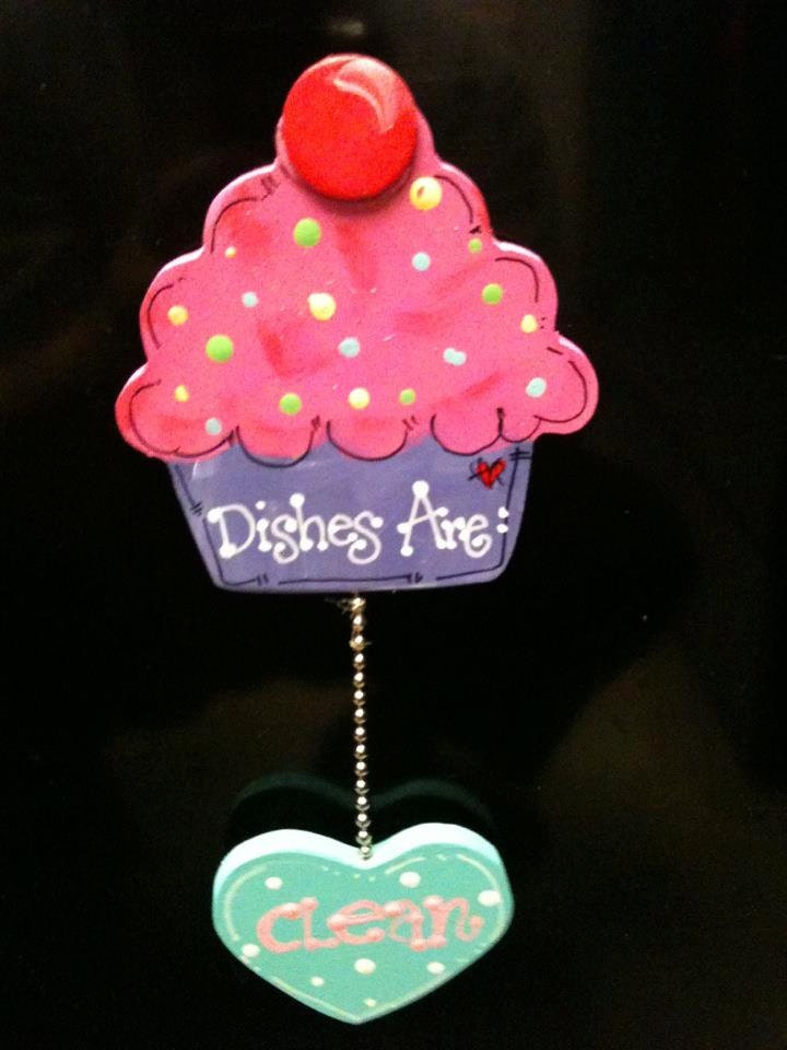 Cupcake Cup cake Dishwasher sign Magnet or Suction cup kitchen decor Dishes are Clean/Dirty