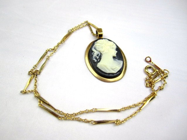 Monet Cameo Lady Pendant Necklace 1950s Vintage Jewelry