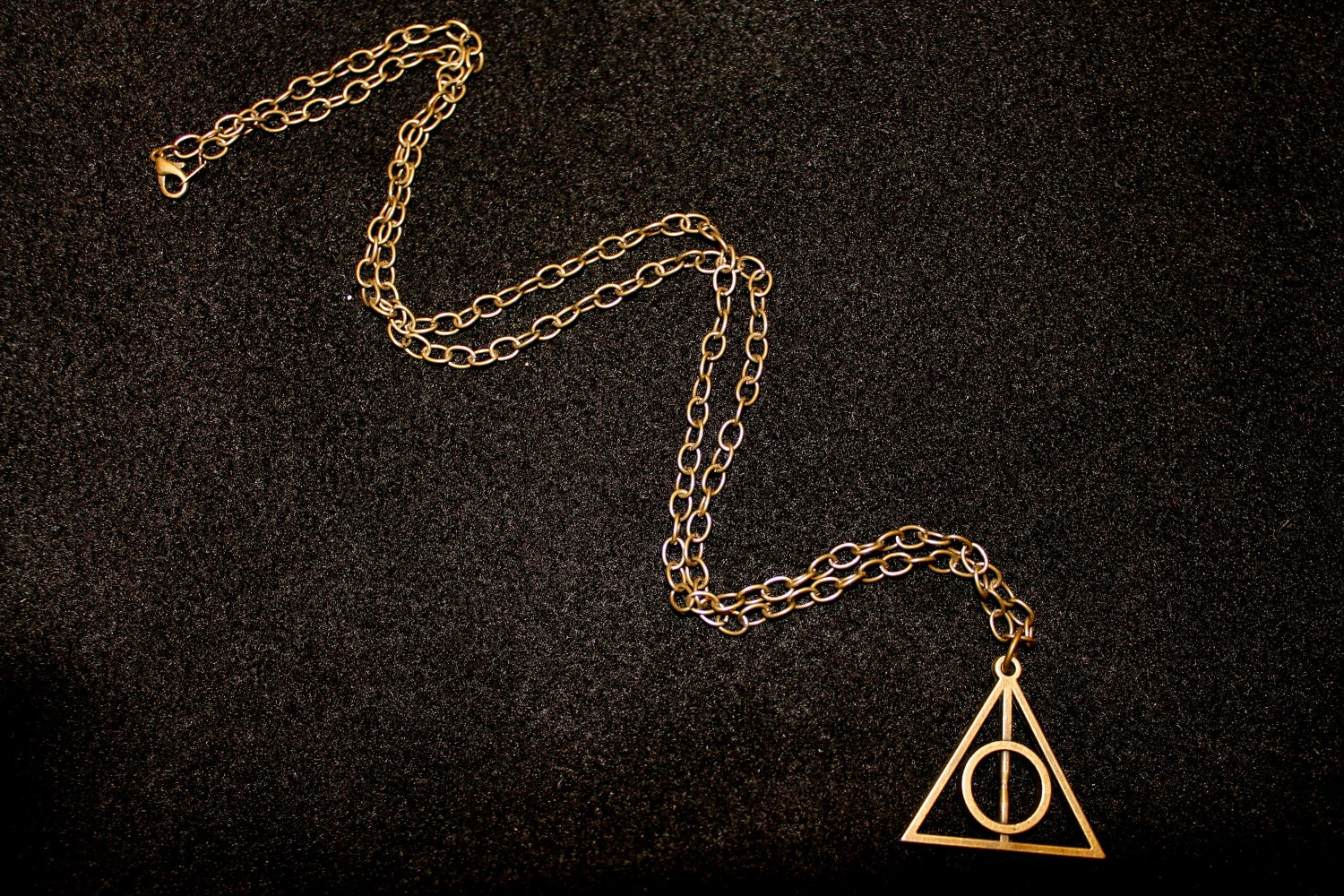 The Deathly Hallows Charm Necklace in Bronze/Gold