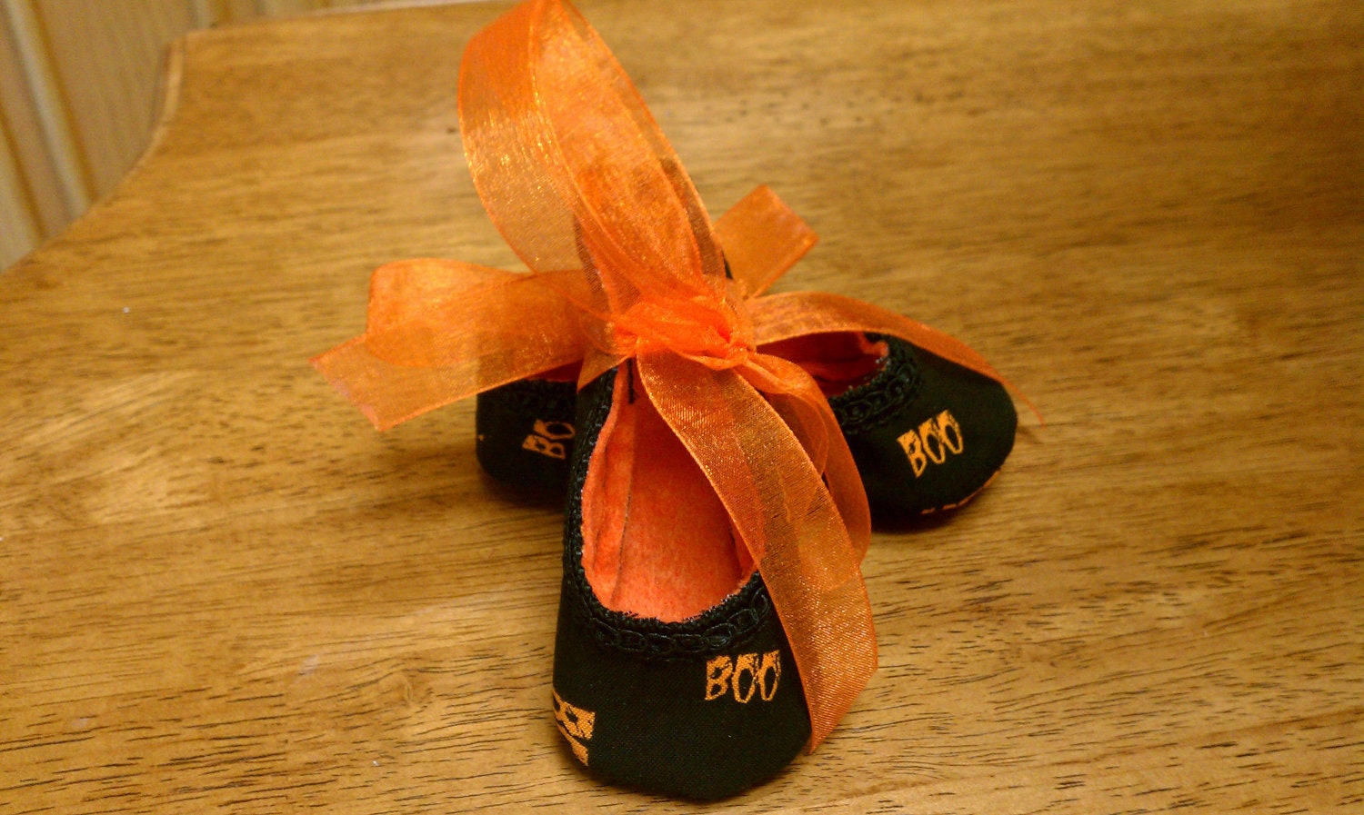 Halloween costume baby girl mary janes size medium, 3-6 months, ships within 48 hours, orange and black