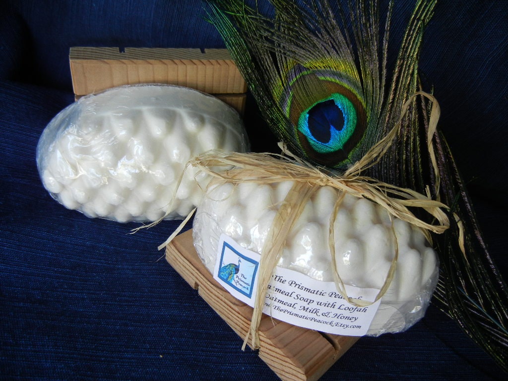 Natural Oatmeal Massage Bar Soap with Exfoliating Loofah