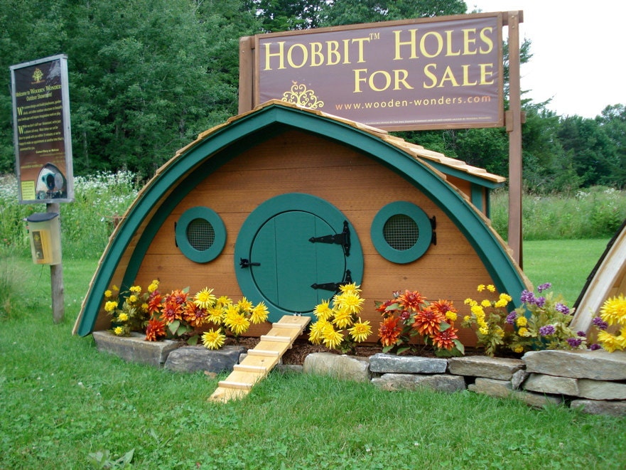 Unique Hobbit Hole Chicken Coop: 20 square feet, removable linoleum floor insert for easy cleaning