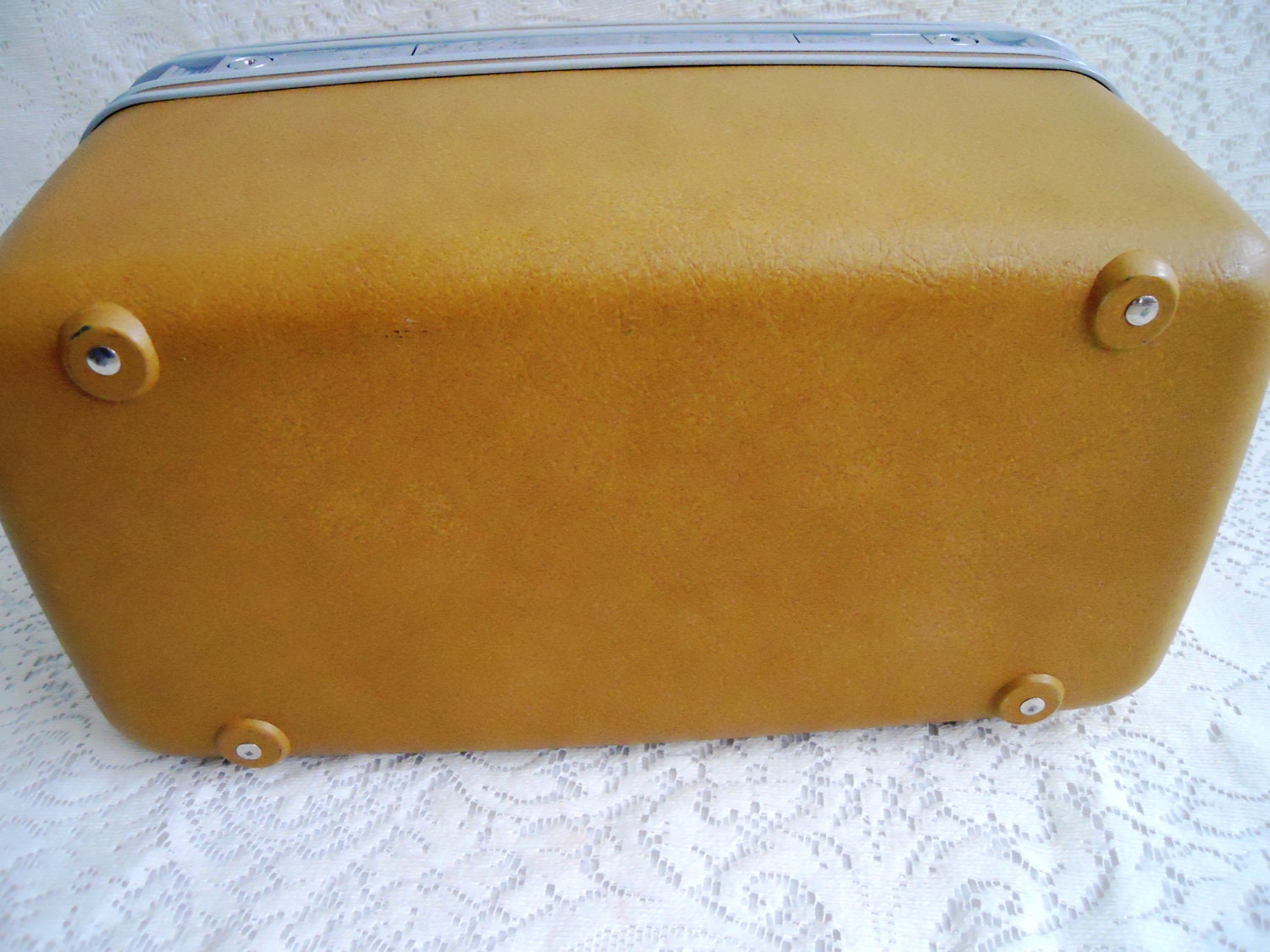 Road Trip Anyone. Samsonite Train Case Carry-on Luggage.